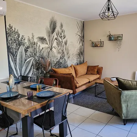 Holiday home Renovee Avec Piscine Privee *